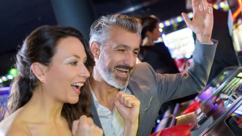 couple at slot machine
