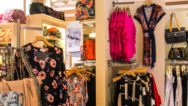 Dresses and clothing at Modele